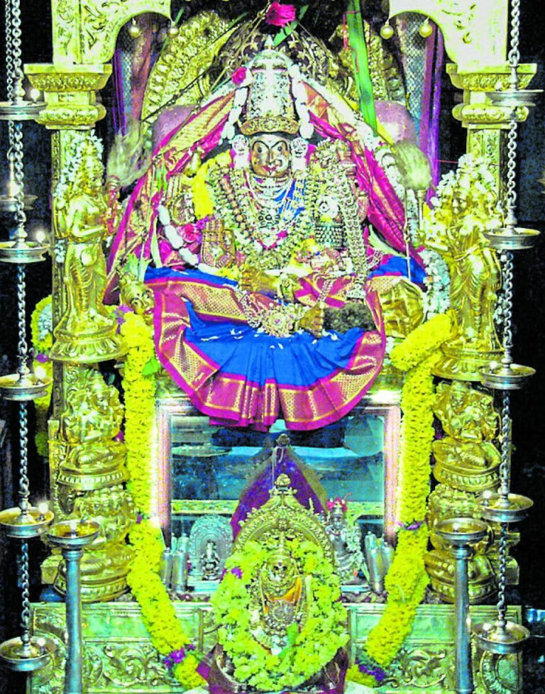 ಶಾರದಾಂಬೆಗೆ ರಾಜರಾಜೇಶ್ವರಿ ಅಲಂಕಾರ