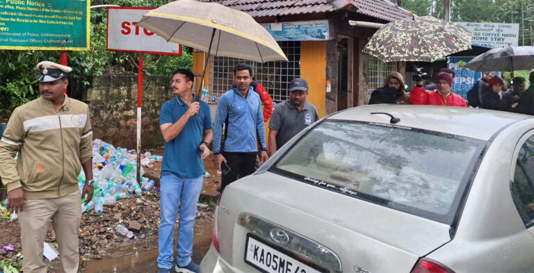 ಗಿರಿಗೆ ತೆರಳುವ ಮಾರ್ಗದಲ್ಲಿ ಜಿಲ್ಲಾ ಪೊಲೀಸ್ ವರಿಷ್ಠಾಧಿಕಾರಿ ವಾಹನ ತಪಾಸಣೆ