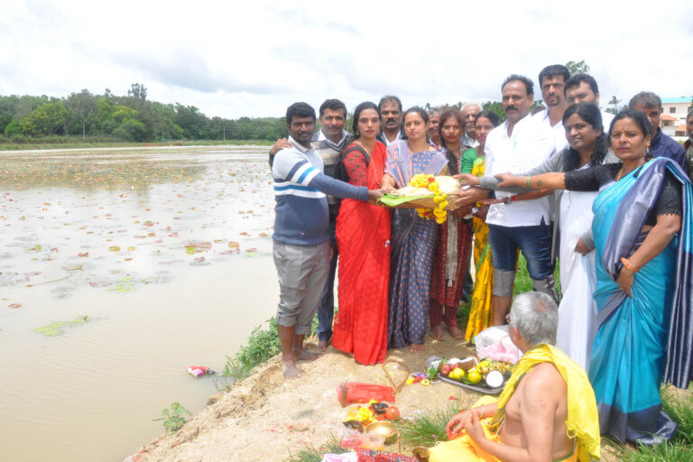 ಮೂಗ್ತಿಹಳ್ಳಿ ದೊಡ್ಡಕೆರೆಗೆ ಬಾಗಿನ ಅರ್ಪಣೆ