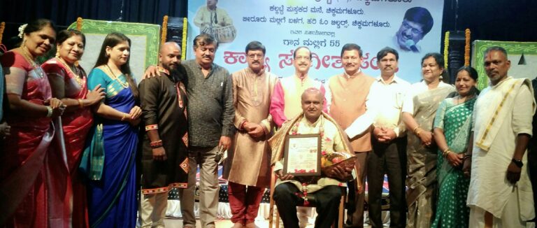 'ವಾರ್ಷಿಕ ಮಲ್ಲಿಗೆ ಪುರಸ್ಕಾರ'ವನ್ನು ಖ್ಯಾತ ತಬಲಾ ವಾದಕ ಪಂಡಿತ ತುಕಾರಾಮರಾವ್ ರಂಗಧೋಳ ವಿತರಣೆ