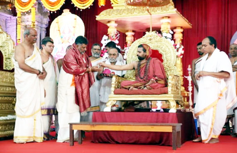 ನಮ್ಮ ಮನೆಗಳನ್ನು ಕಾಪಾಡಿಕೊಳ್ಳುವಂತೆ ಮಠಗಳನ್ನು ಕಾಪಾಡಿಕೊಳ್ಳಬೇಕು