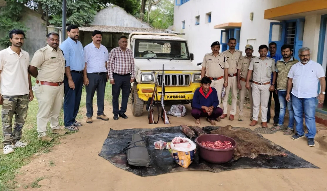 ಕಡವೆ ಶಿಕಾರಿ ಮಾಡಿದ್ದ ವ್ಯಕ್ತಿ ಸೆರೆ-ಎರಡು ಕೋವಿ ವಶ