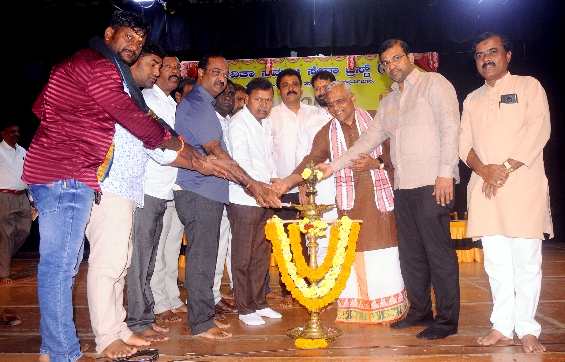 :ಪರೋಪಕಾರಿ ಗುಣದಿಂದ ಮನುಷ್ಯ ದೊಡ್ಡವರಾಗಲು ಸಾಧ್ಯ