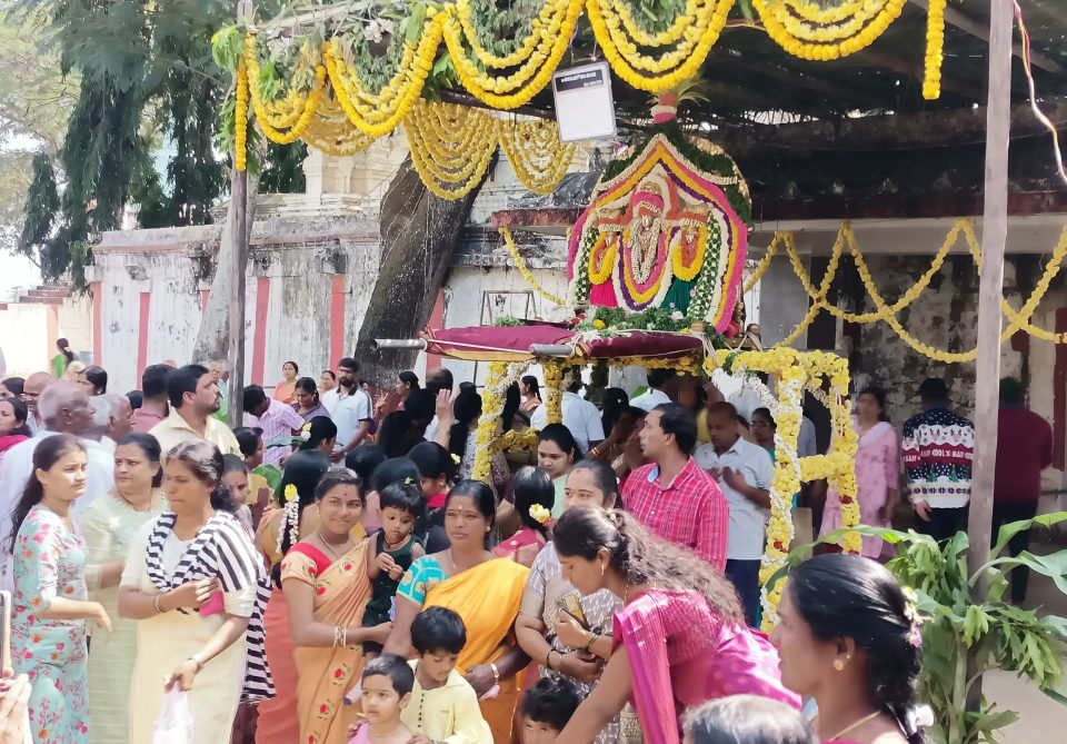 ವೈಕುಂಠ ಏಕಾದಶಿಗೆ ದೇವಾಲಯಗಲ್ಲಿ ಜನಸಾಗರ