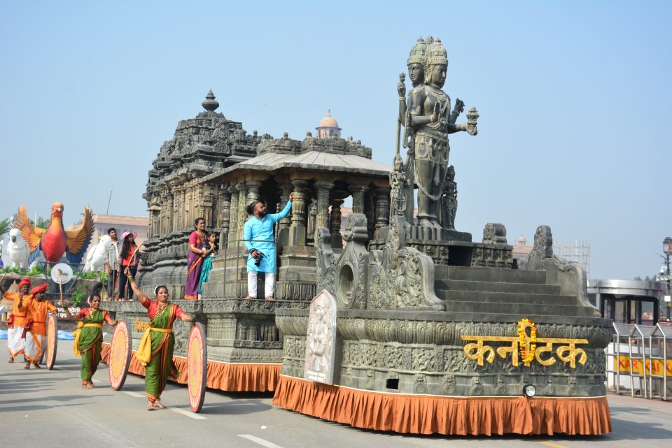 ದೆಹಲಿ ಗಣರಾಜ್ಯೋತ್ಸವದಲ್ಲಿ ಲಕ್ಕುಂಡಿ ಶಿಲ್ಪಕಲೆಯ ತೊಟ್ಟಿಲು ಸ್ತಬ್ಧಚಿತ್ರ