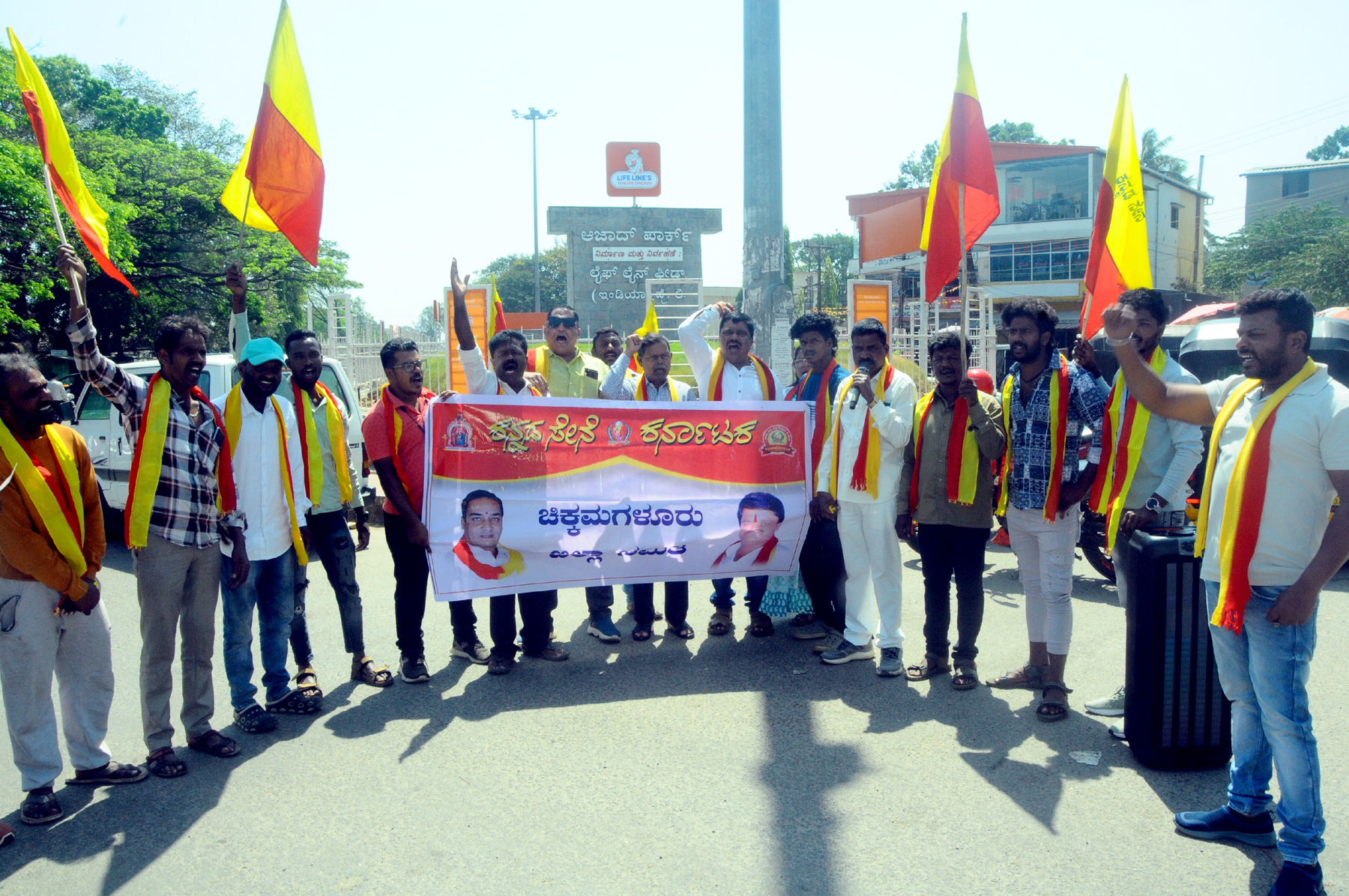 Kannada Sena protests:ಬಸ್ ನಿರ್ವಾಹಕನ ಮೇಲಿನ ದೌರ್ಜನ್ಯ ಖಂಡಿಸಿ ಕನ್ನಡಸೇನೆ ಪ್ರತಿಭಟನೆ