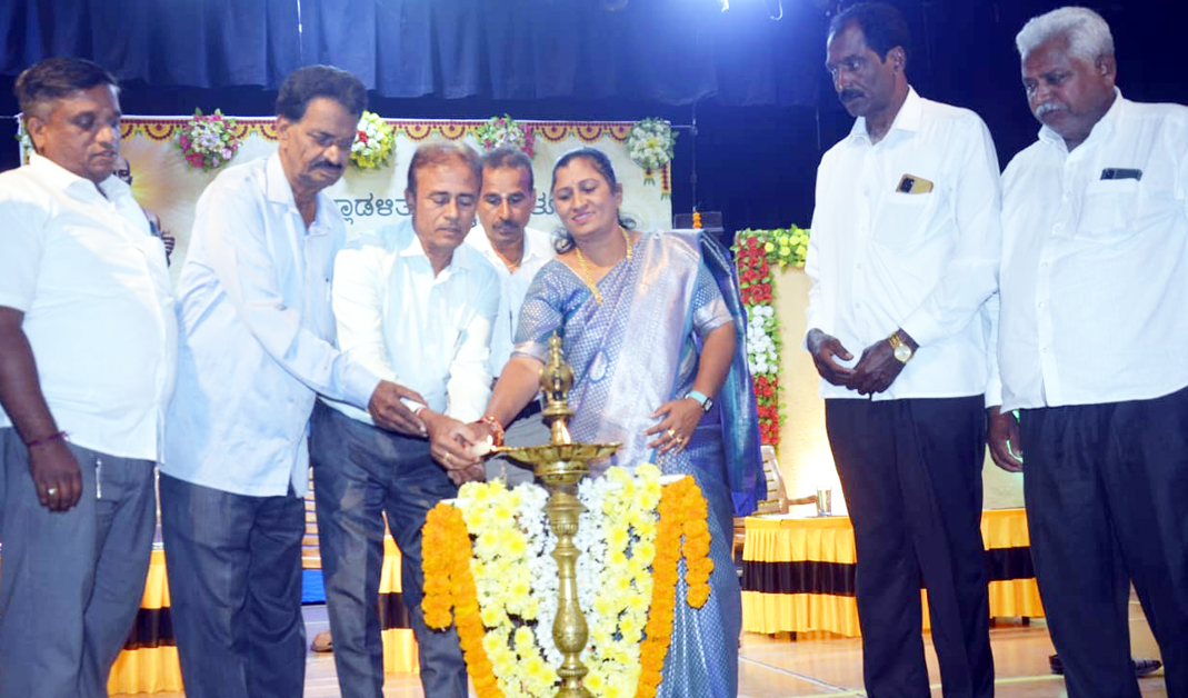 ತ್ರಿಪದಿಗಳ ಮೂಲಕ ಸಮಾಜಕ್ಕೆ ತನ್ನದೇ ಆದ ಕೊಡುಗೆ