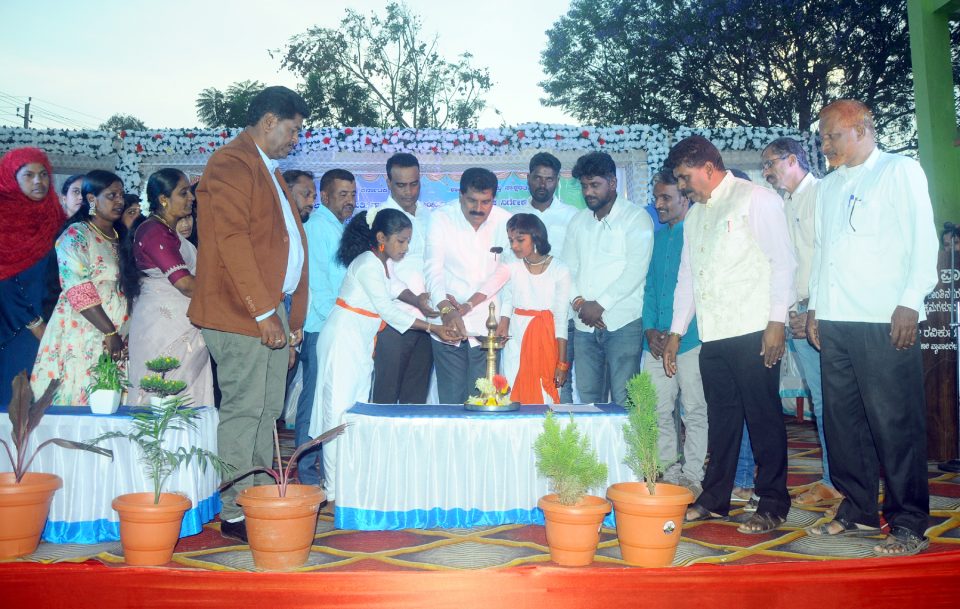 ಕನ್ನಡ ಹಿರಿಯ ಪ್ರಾಥಮಿಕ ಶಾಲೆಯ ಎಂಟನೇ ತರ ಗತಿ ಮಕ್ಕಳ ಸ್ನೇಹ ಸಮ್ಮೇಳನ