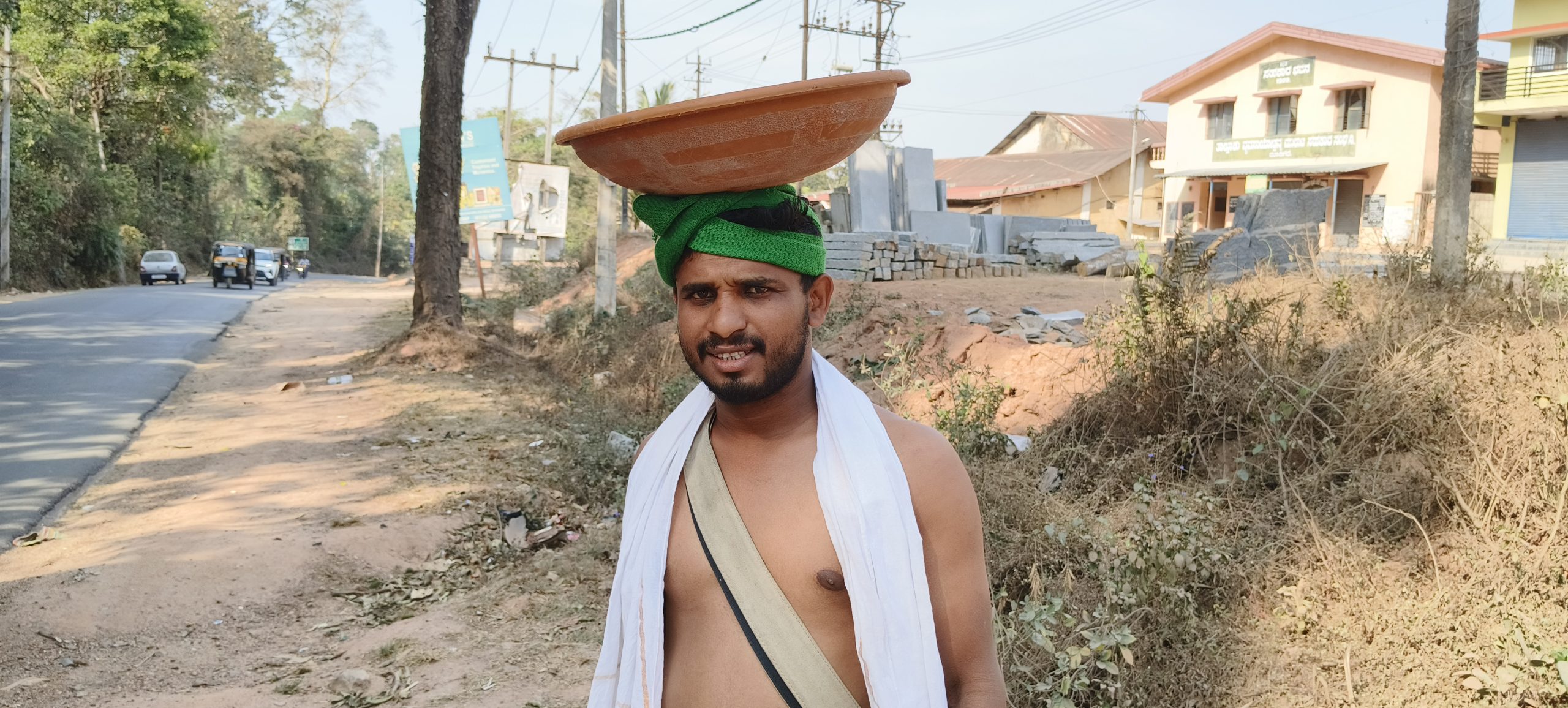 ಹಕ್ಕುಪತ್ರಕ್ಕಾಗಿ 35 ಕಿ.ಮೀ. ಪಾದಯಾತ್ರೆ: ಗ್ರಾಪಂ ಉಪಾಧ್ಯಕ್ಷನ ವಿನೂತನ ಹೋರಾಟ