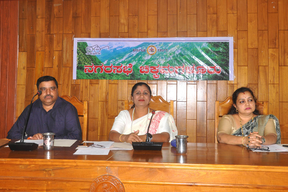 ನಗರದ ರಸ್ತೆಗಳ ಅಭಿವೃದ್ಧಿಗೆ ೧೦ ಕೋಟಿ ರೂ ಅನುದಾನ