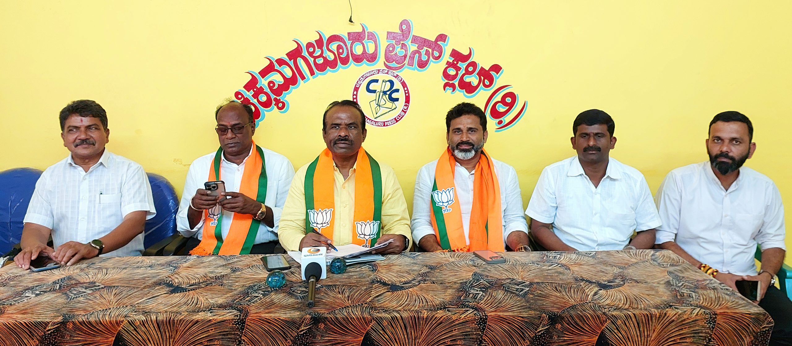 ರೈತ ವಿರೋಧಿ ಬಜೆಟ್ ವಿರೋಧಿಸಿ ಎರಡೂ ಸದನಗಳಲ್ಲಿ ಬಿಜೆಪಿ ಪ್ರತಿಭಟನೆ