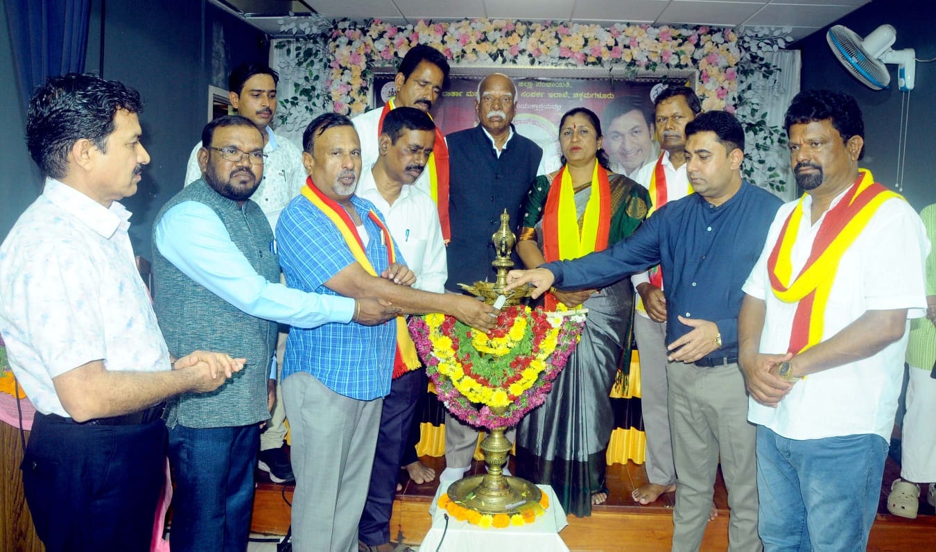 ಡಾ.ರಾಜ್ ಕನ್ನಡ ಚಿತ್ರರಂಗದ ಐದು ದಶಕಗಳ ಕಾಲದ ಅನಭಿಷಿಕ್ತ ದೊರೆ