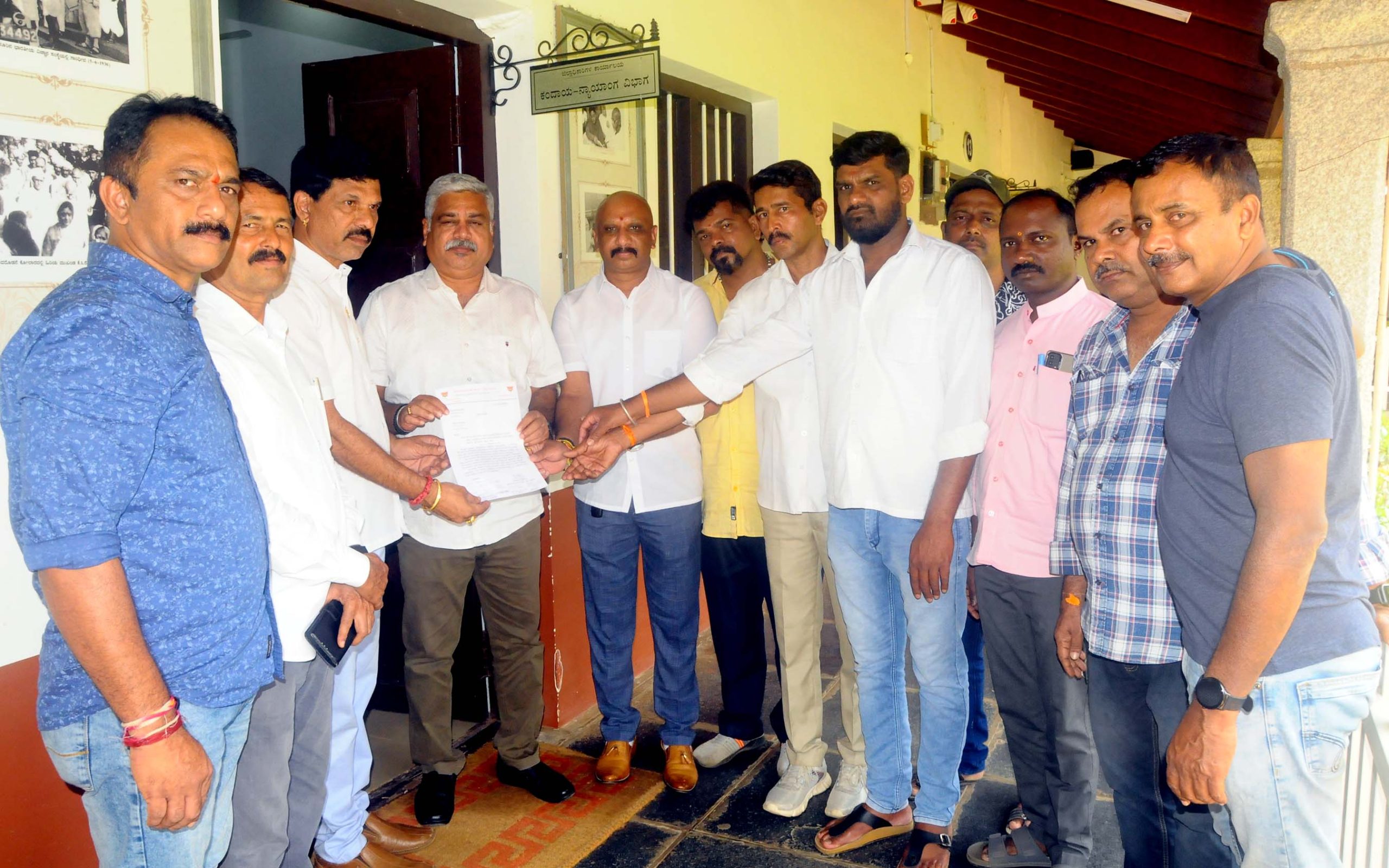 ಕಾಂಗ್ರೆಸ್ ಶಾಸಕರನ್ನು ಎಫ್ಐಆರ್ನಲ್ಲಿ ದಾಖಲಿಸಲು ಬಿಜೆಪಿ ಒತ್ತಾಯ