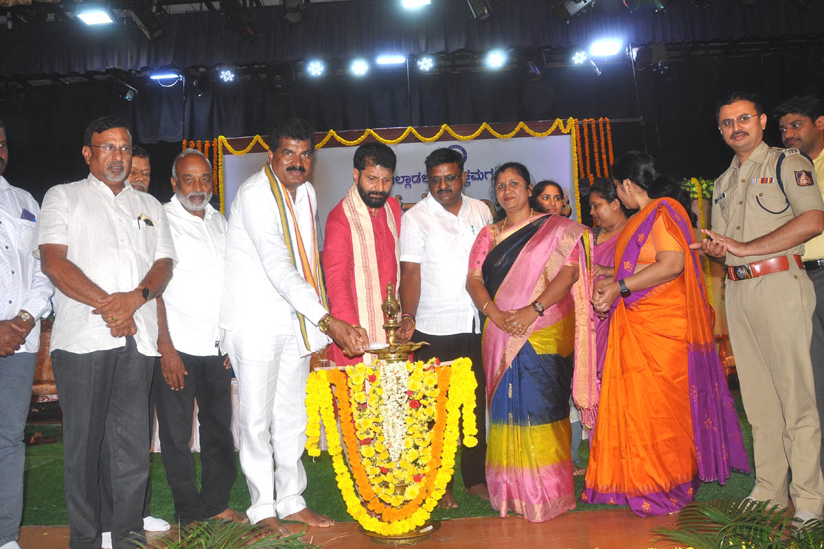 ವಿಶ್ವ ಎದುರಿಸುತ್ತಿರುವ ಸಮಸ್ಯೆಗಳಿಗೆ ಬಸವ ತತ್ವಗಳೇ ಪರಿಹಾರ