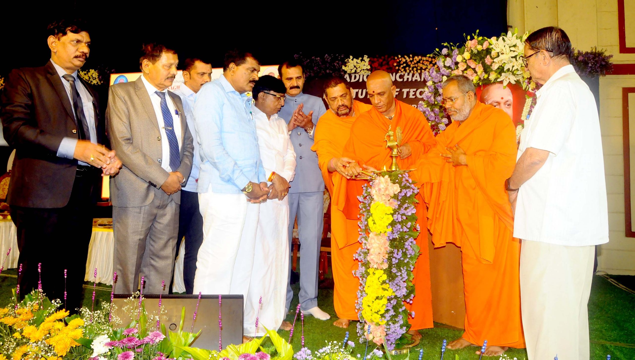 ಪದವೀಧರರು ಸ್ವತಂತ್ರ್ಯವಾಗಿ ಬದುಕುವುದನ್ನು ಕಲಿಯಿರಿ