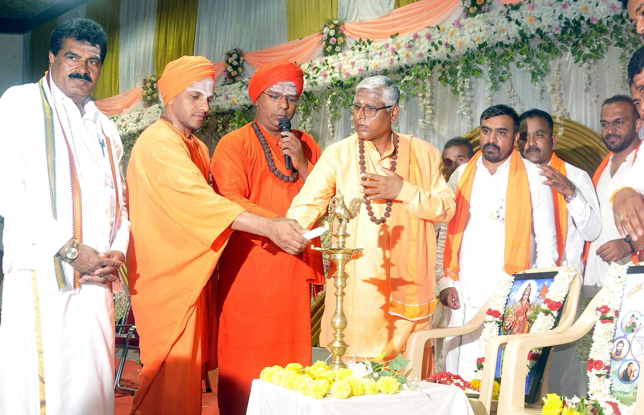 ಜಾತಿಗಣತಿ ಸಮೀಕ್ಷೆಯಲ್ಲಿ ವೀರಶೈವ-ಲಿಂಗಾಯಿತವೆಂದು ನಮೂದಿಸಿ