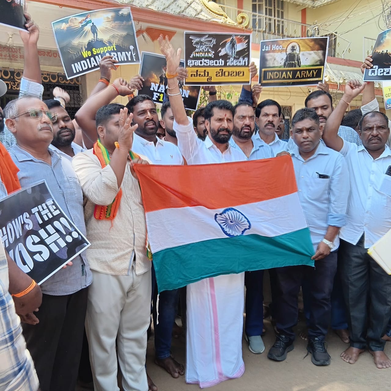 ಭಾರತೀಯ ಸೇನೆ ಆಪರೇಷನ್ ಸಿಂಧೂರ – ಬಿಜೆಪಿ ಕಾರ್ಯಕರ್ತರಿಂದ ವಿಶೇಷ ಪೂಜೆ