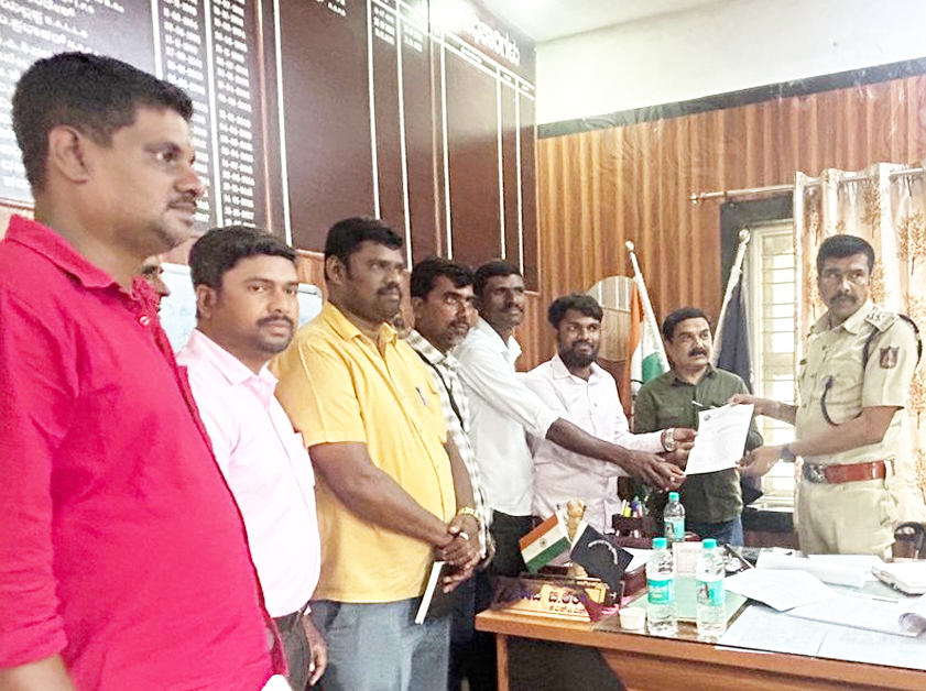 ಸಿಪಿಐ ರೇವಣ್ಣ ವಿರುದ್ದ ಕ್ರಮಕ್ಕೆ ಮೇಲಾಧಿಕಾರಿಗಳಿಗೆ ದೂರು