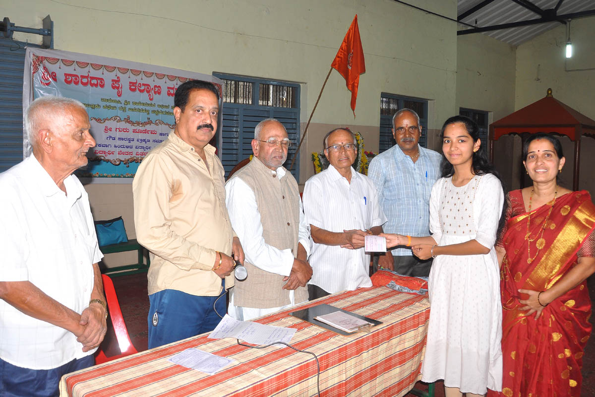 ಅಜ್ಞಾನ ಅಂಧಕಾರ ಅಳಿಸಿ ಸುಜ್ಞಾನ ಜ್ಯೋತಿ ಬೆಳಗಿಸುವರೇ ಗುರು