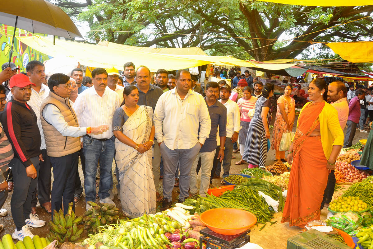 ವ್ಯಾಪಾರಸ್ಥರು ನಗರಸಭೆ ನಿಬಂಧನೆಗಳ ಪಾಲಿಸಬೇಕು