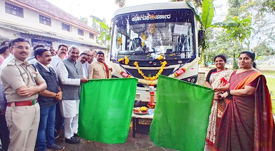 ಕೆಪಿಟಿಸಿಎಲ್ನಿಂದ ಒದಗಿಸಲಾದ ನೂತನ ಬಸ್ಗೆ ಚಾಲನೆ