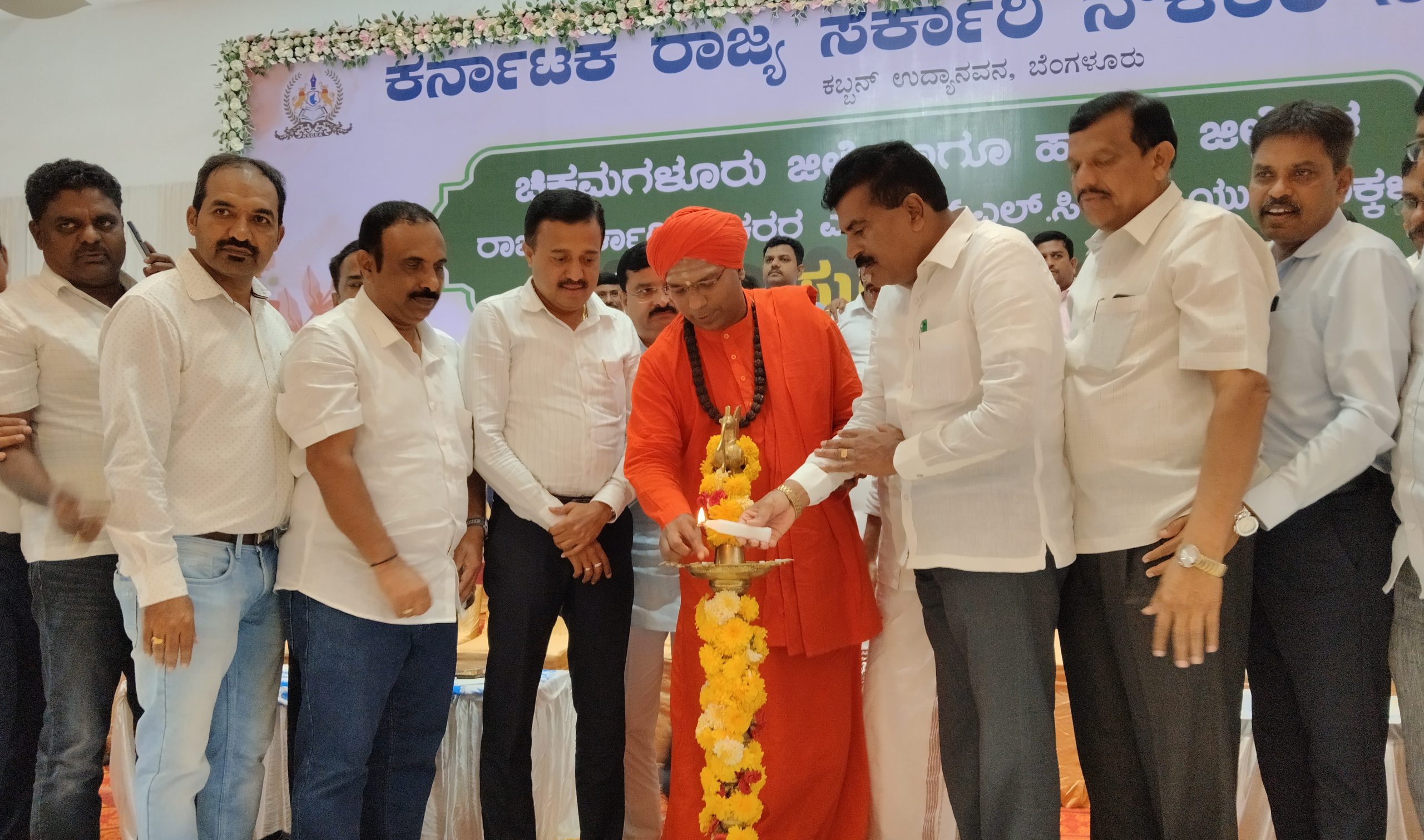 ಯುವಜನತೆ ದುಶ್ಚಟಗಳಿಂದ ದೂರವಿರಿ ಡಾ.ಬಸವ ಮರುಳಸಿದ್ದ ಸ್ವಾಮೀಜಿ ಸಲಹೆ
