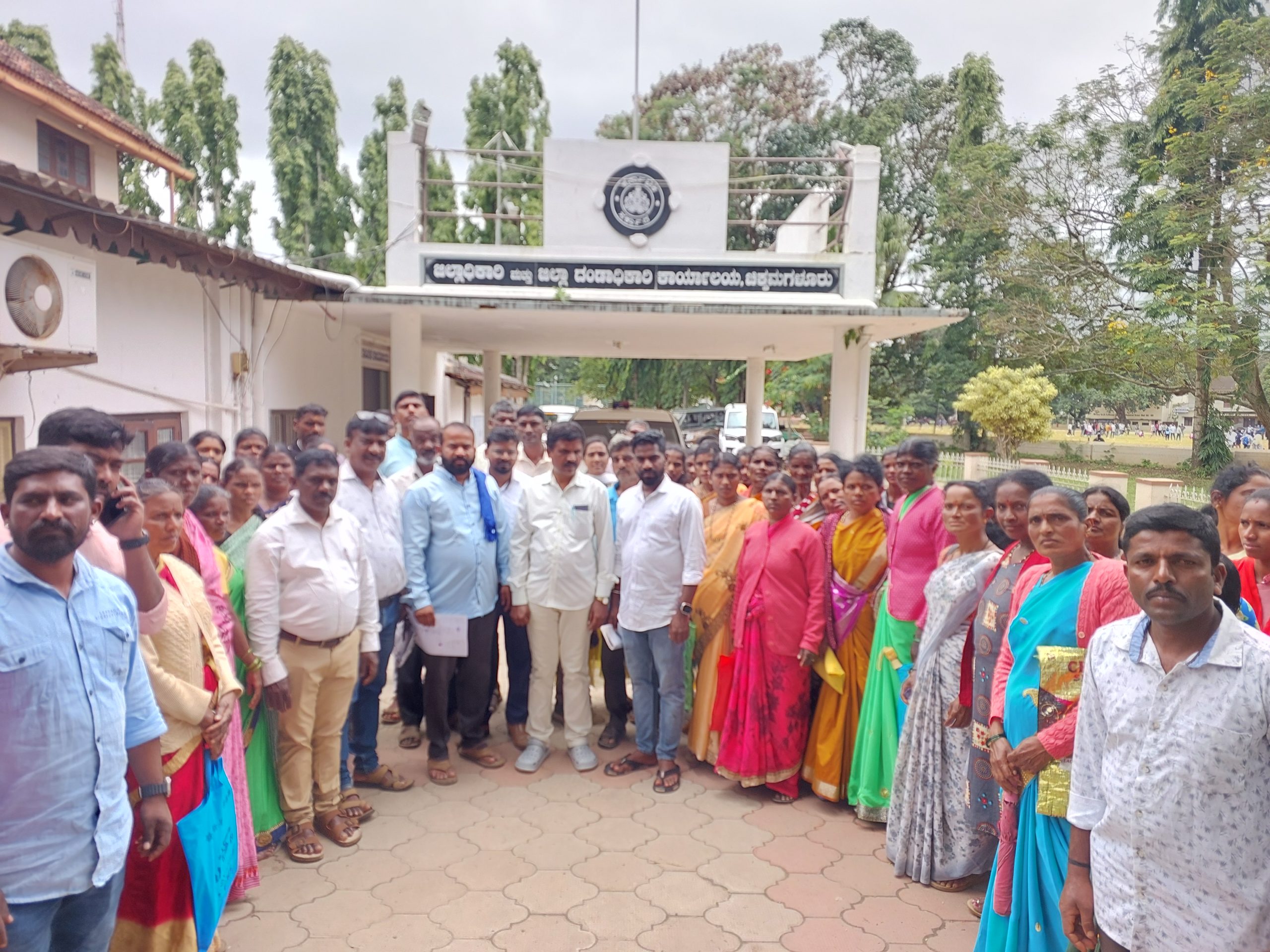 ಮಳಲೂರು ದಲಿತ ಕುಟುಂಬಗಳಿಗೆ ನಿವೇಶನ ನೀಡುವಂತೆ ಆಗ್ರಹಿಸಿ ಜಿಲ್ಲಾಡಳಿತಕ್ಕೆ ಮನವಿ
