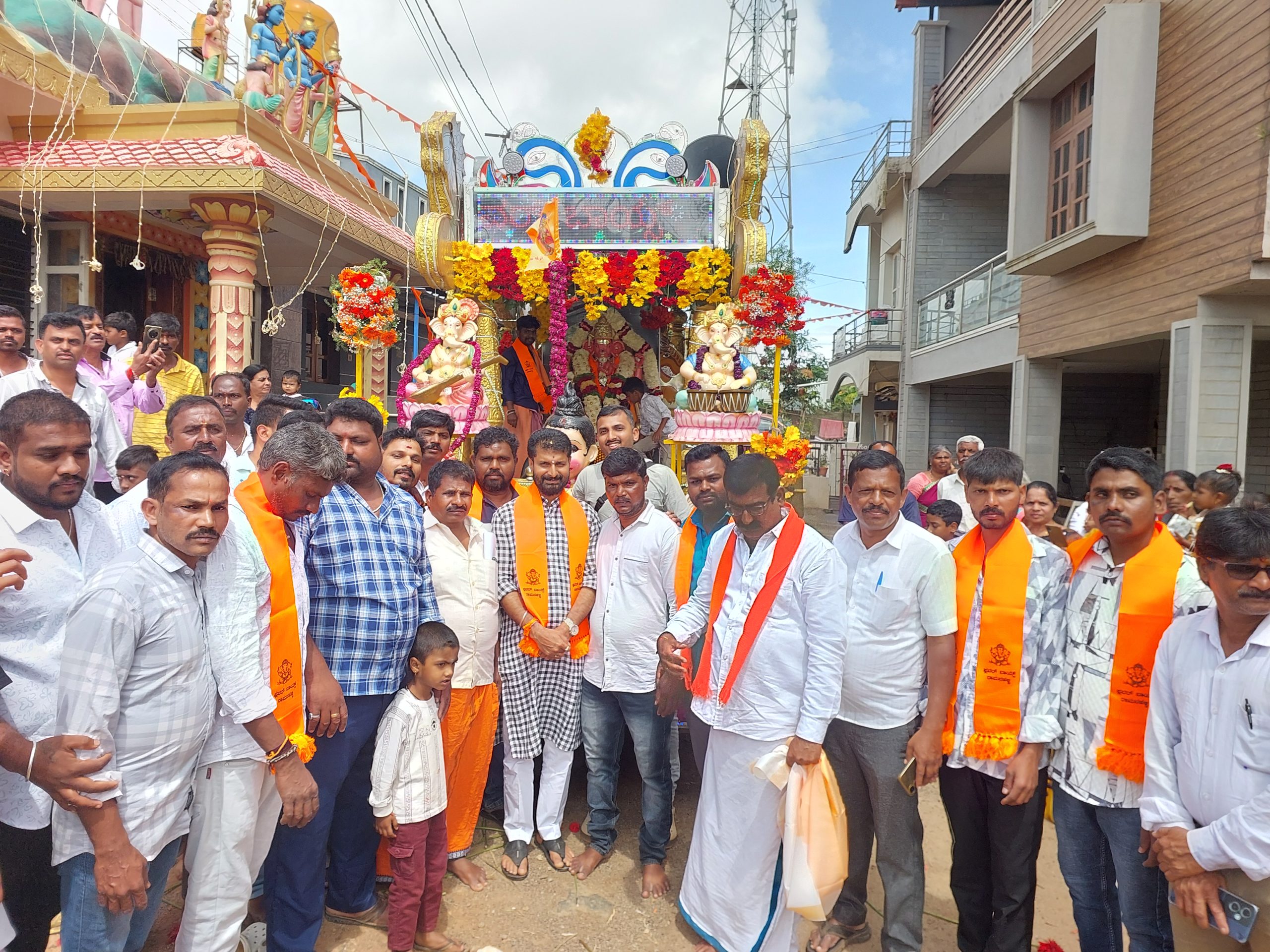 ಫ್ಲವರ್ ಬಾಯ್ಸ್ ವತಿಯಿಂದ ಗಣೇಶೋತ್ಸವ ಮೆರವಣಿಗೆ