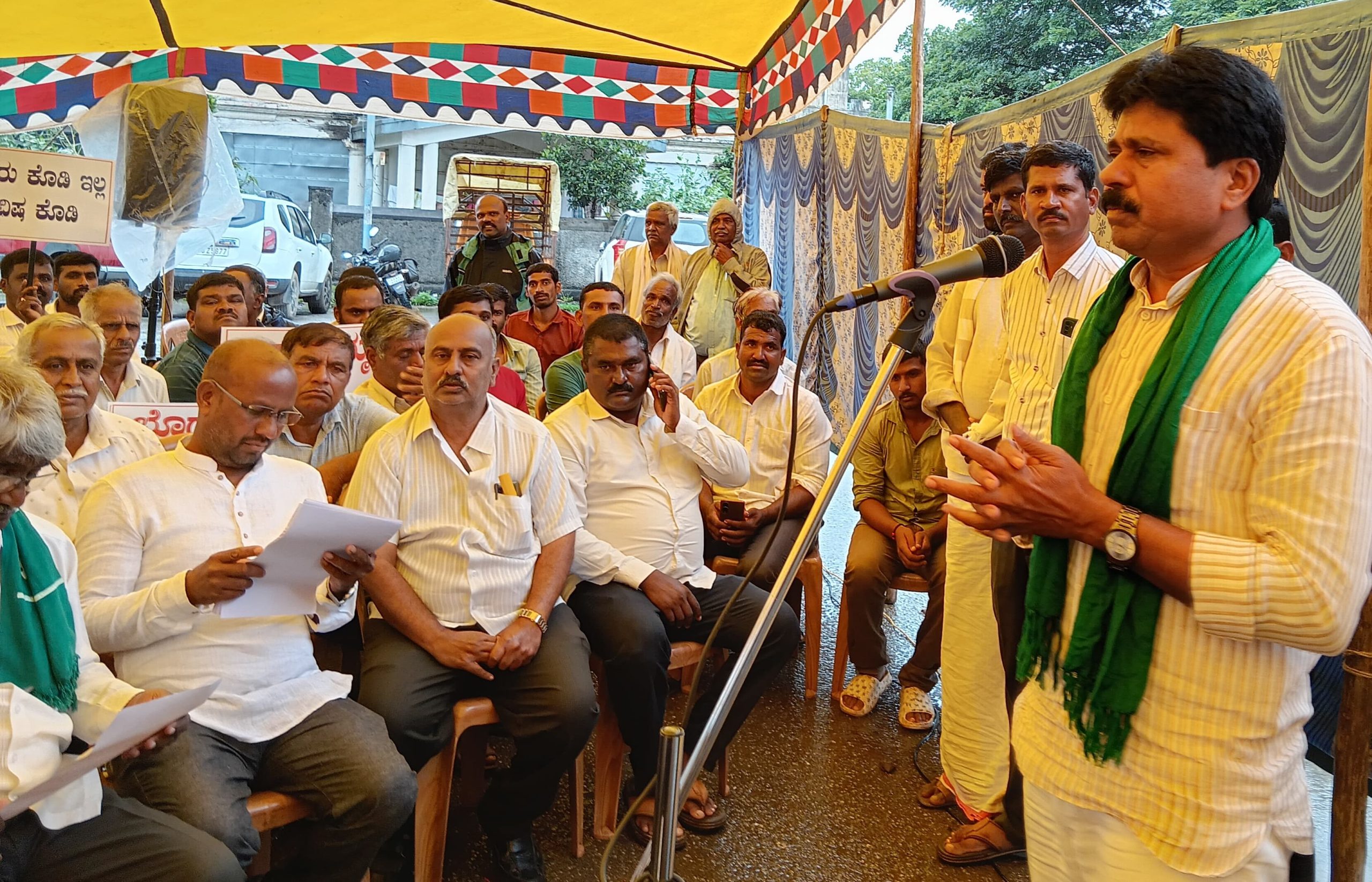 ಸ್ಥಗಿತಗೊಂಡಿರುವ ನೀರಾವರಿ ಕಾಮಗಾರಿ ಪುನರಾರಂಭಿಸಲು ಪ್ರತಿಭಟನೆ