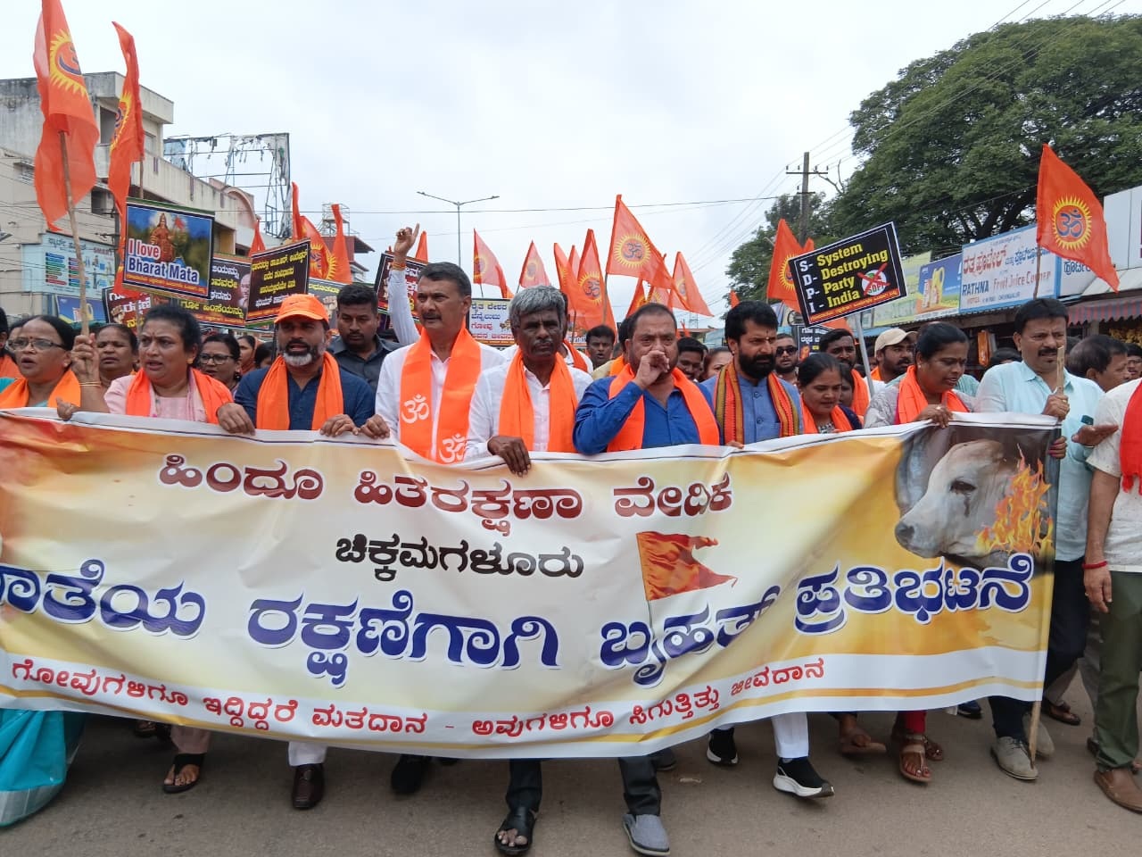 ಗೋಹಂತಕರನ್ನು ಹದ್ದುಬಸ್ತಿನಲ್ಲಿಡುವ ಕೆಲಸವ ಹಿಂದೂ ಸಮಾಜ ಬರುತ್ತದೆ