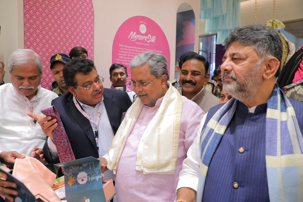 ಕೆಂಪೇಗೌಡ ವಿಮಾನ ನಿಲ್ದಾಣದಲ್ಲಿ ಆಕರ್ಷಕ ಕಲಾಲೋಕ ಮಳಿಗೆಗೆ ಮುಖ್ಯಮಂತ್ರಿ ಚಾಲನೆ